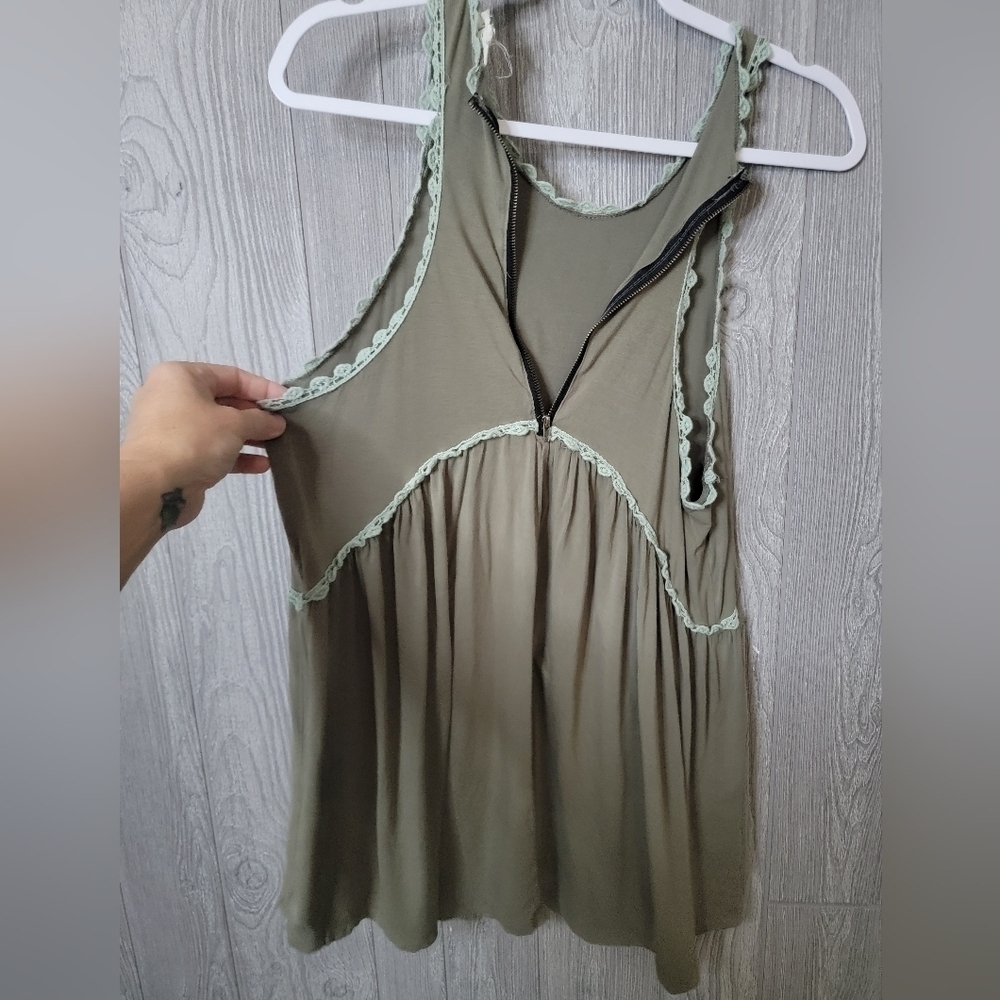 POL Green Sleeveless Tunic Blouse - Picture 3 of 5